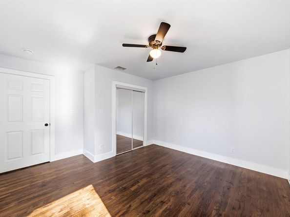 1239  Tarpley Avenue , Dallas Texas 75211