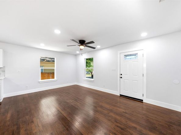 1239  Tarpley Avenue , Dallas Texas 75211