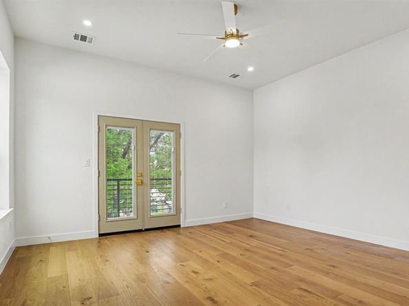 2220  Bombay Avenue , Dallas Texas 75235