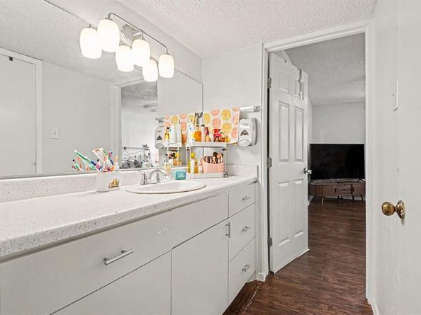 6050  Melody Lane  121, Dallas Texas 75231