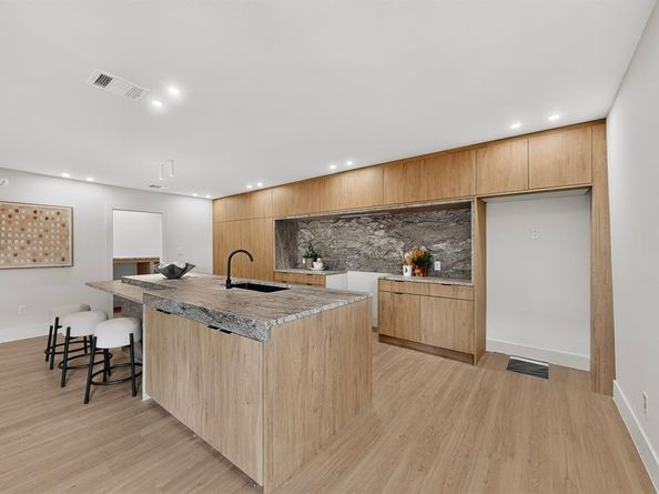 427 E 9TH ST Street , Dallas Texas 75203