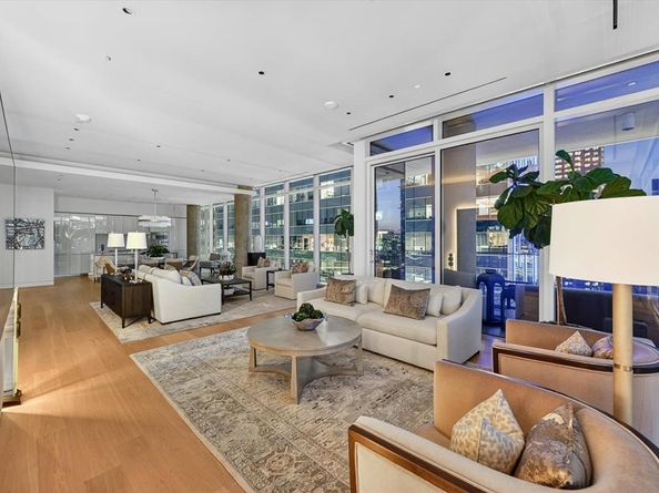 1747  Leonard Street  1402, Dallas Texas 75201