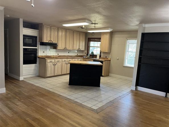 3401  Leith Avenue , Fort Worth Texas 76133
