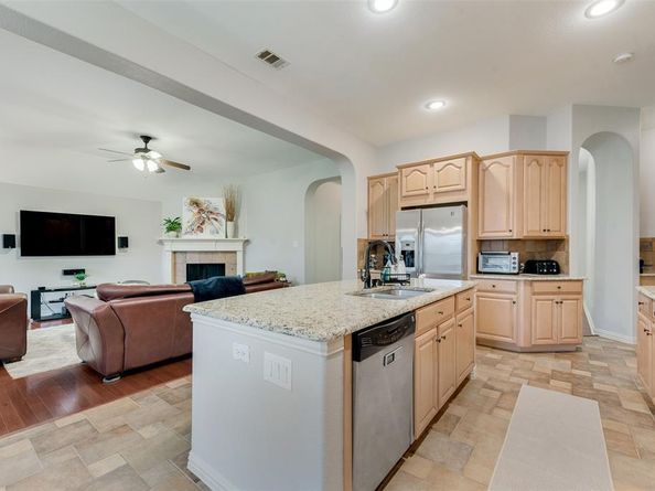 2723  Ponce De Leon  , Grand Prairie Texas 75054