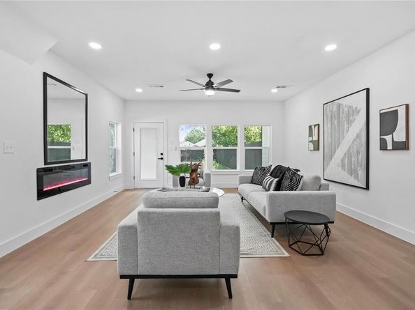 1405 S Barry Avenue , Dallas Texas 75223