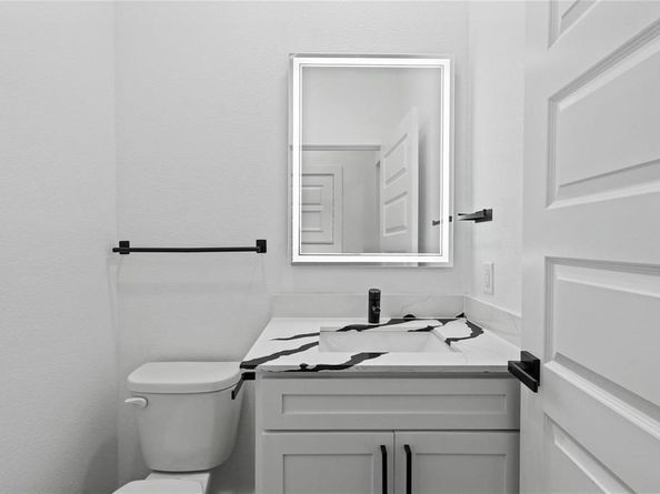 1405 S Barry Avenue , Dallas Texas 75223