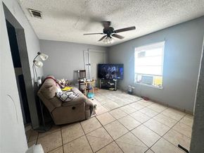 521 E Mason Street , Fort Worth Texas 76110