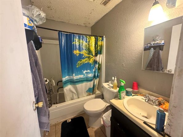 521 E Mason Street , Fort Worth Texas 76110