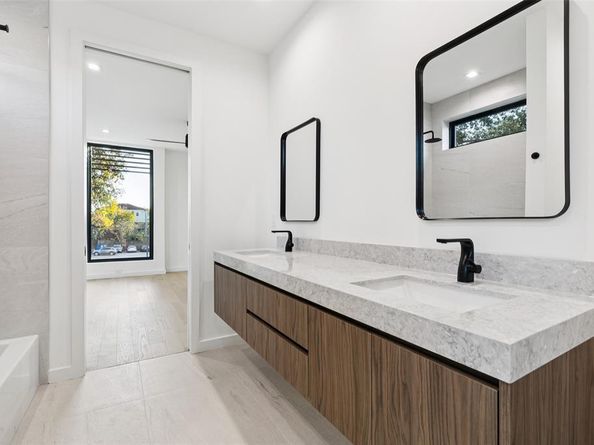 5635  Matalee Avenue , Dallas Texas 75206