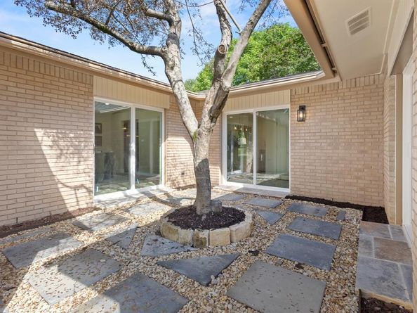 10528  Swallow Lane , Dallas Texas 75218