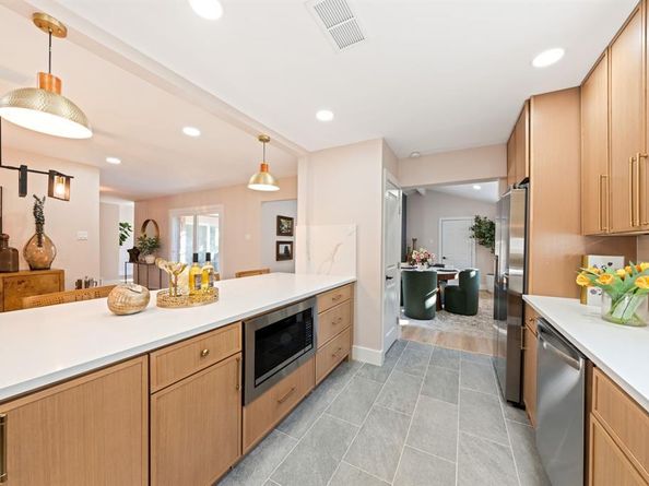 10528  Swallow Lane , Dallas Texas 75218