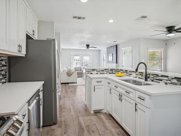 2717  El Tivoli Drive , Dallas Texas 75211