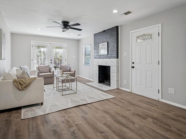 2717  El Tivoli Drive , Dallas Texas 75211