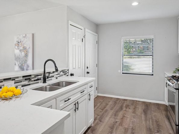 2717  El Tivoli Drive , Dallas Texas 75211