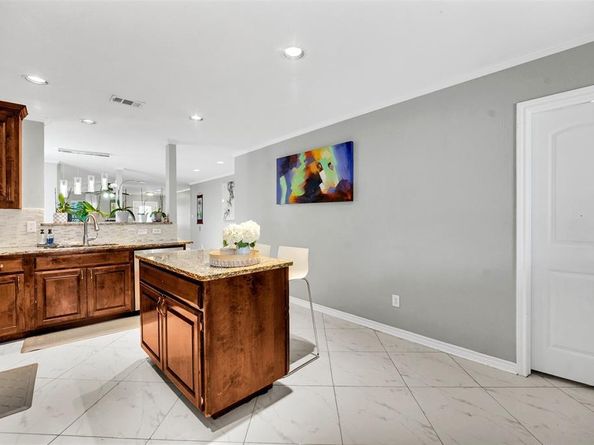 700  White Fields Way , Arlington Texas 76002