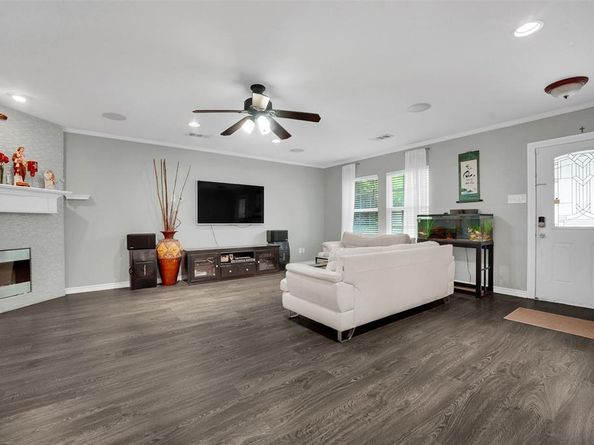 700  White Fields Way , Arlington Texas 76002