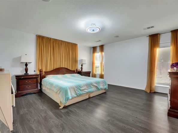 700  White Fields Way , Arlington Texas 76002