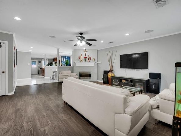 700  White Fields Way , Arlington Texas 76002