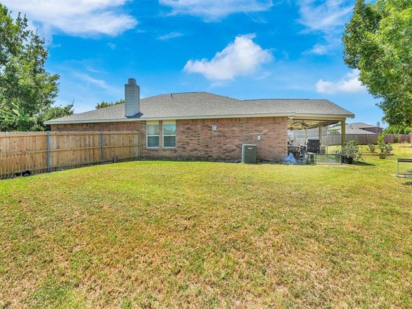 700  White Fields Way , Arlington Texas 76002