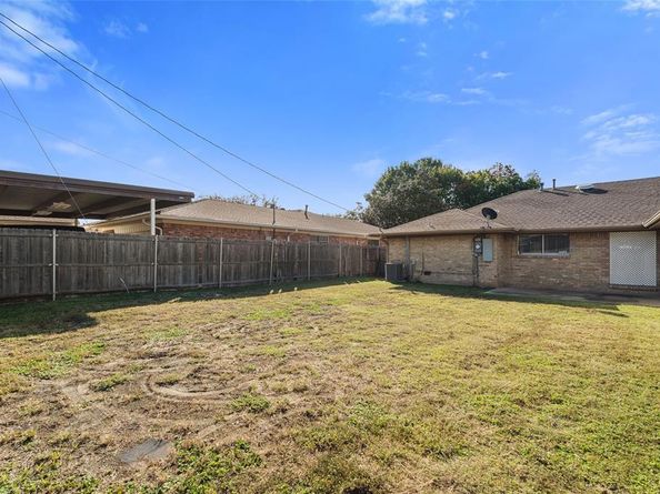 6907  Pickrell Drive , Dallas Texas 75227