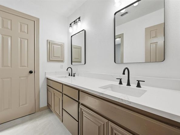 2705  Redstone Drive , Arlington Texas 76001