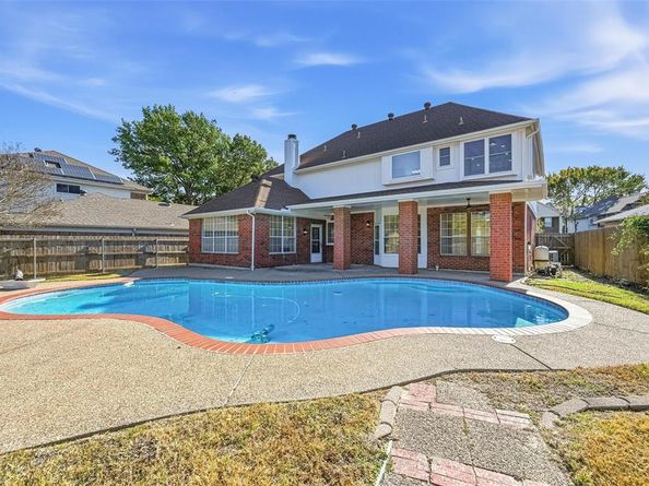 2705  Redstone Drive , Arlington Texas 76001