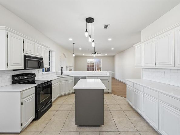 2705  Redstone Drive , Arlington Texas 76001