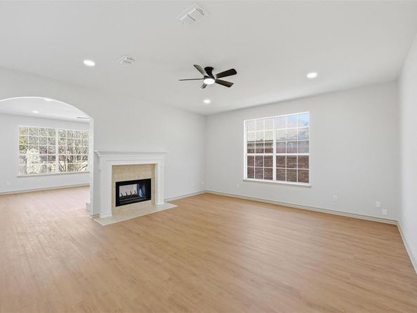 2705  Redstone Drive , Arlington Texas 76001