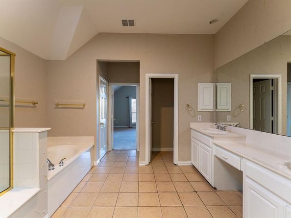 532  Silver Maple Drive , Irving Texas 75063