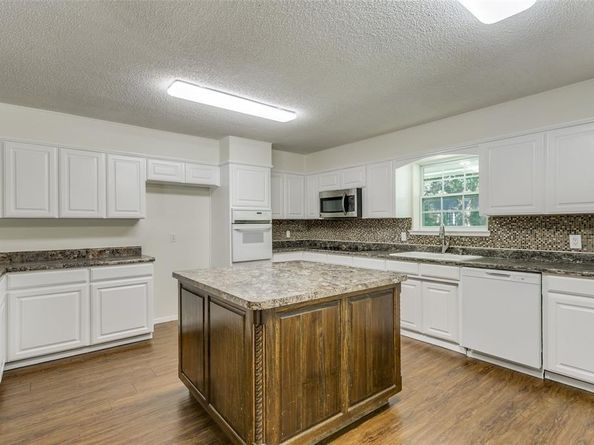 425 W Pleasantview Drive , Hurst Texas 76054