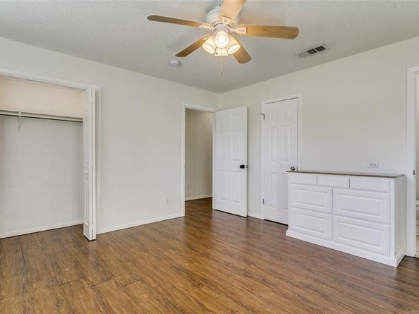 425 W Pleasantview Drive , Hurst Texas 76054