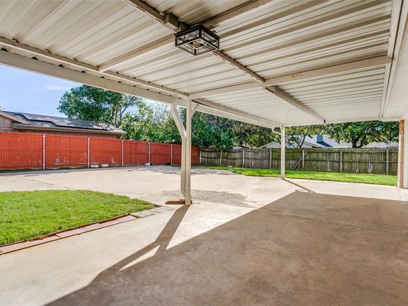 425 W Pleasantview Drive , Hurst Texas 76054