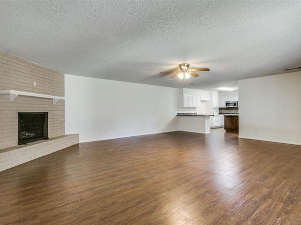 425 W Pleasantview Drive , Hurst Texas 76054