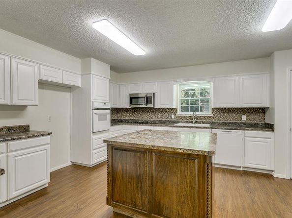 425 W Pleasantview Drive , Hurst Texas 76054