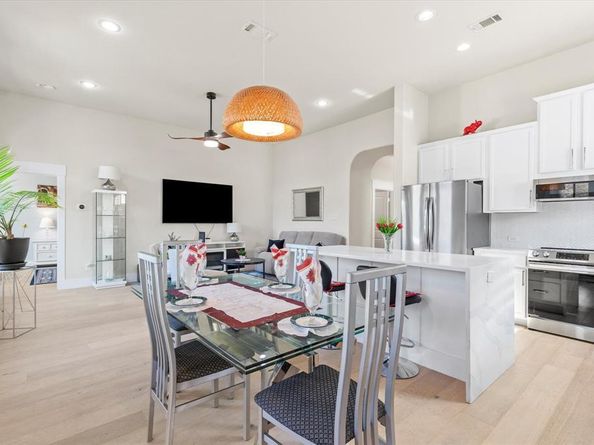 909  Dogwood Trail , Aubrey Texas 76227