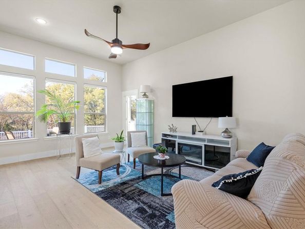 909  Dogwood Trail , Aubrey Texas 76227