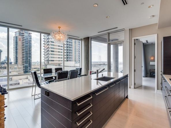 2408  Victory Park Lane  933, Dallas Texas 75219