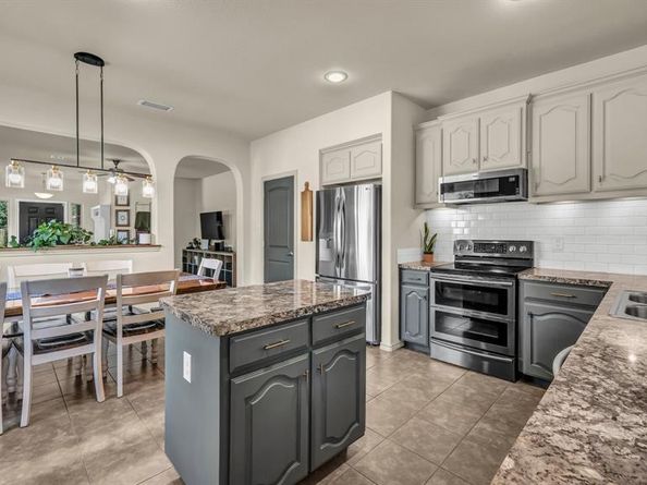 1100  New Meadow Drive , Azle Texas 76020