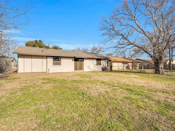 3450  Silverhill Drive , Dallas Texas 75241