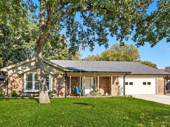 2908  Steve Drive , Hurst Texas 76054