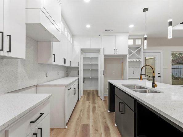 1420  Morrell Avenue , Dallas Texas 75203