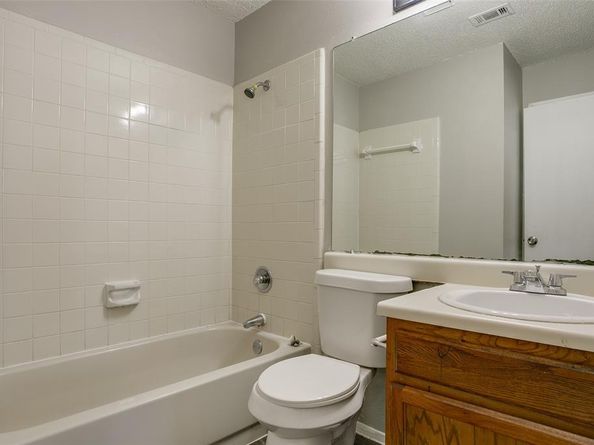 10500  Lake June   H03, Dallas Texas 75217