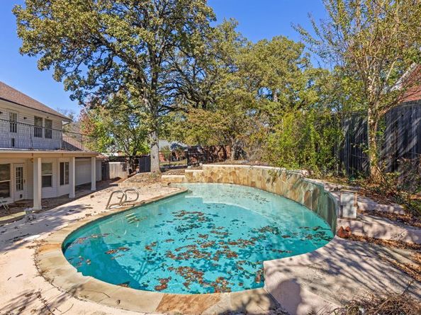 817  Sylvan Drive , Fort Worth Texas 76120