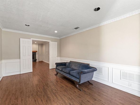 817  Sylvan Drive , Fort Worth Texas 76120