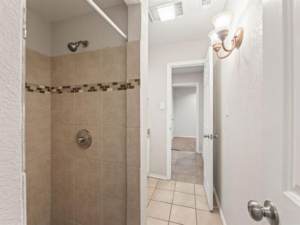 817  Sylvan Drive , Fort Worth Texas 76120