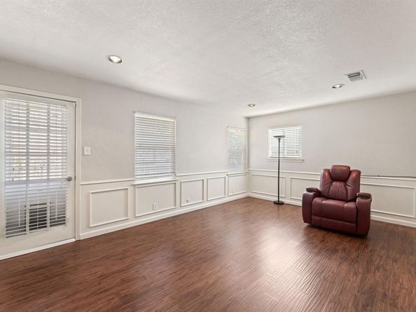 817  Sylvan Drive , Fort Worth Texas 76120