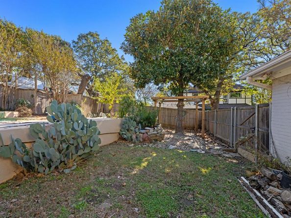 817  Sylvan Drive , Fort Worth Texas 76120