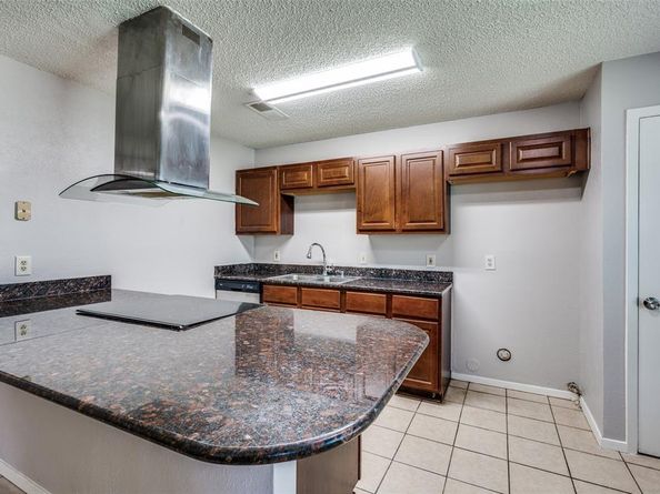 6101  Kelly Elliott Road , Arlington Texas 76001