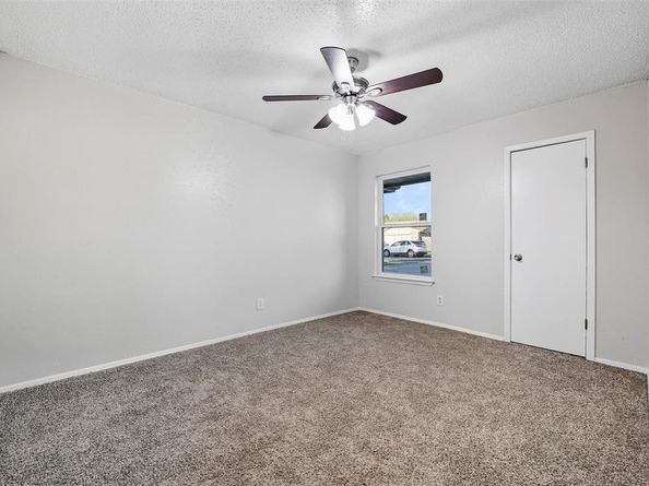 2742 E Pepperidge Drive , Lancaster Texas 75134