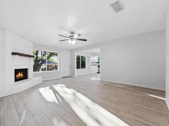 2742 E Pepperidge Drive , Lancaster Texas 75134